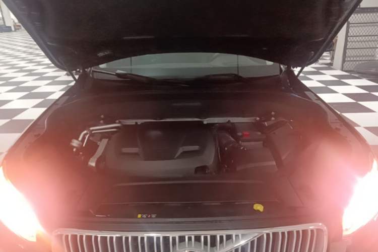 Used Volvo XC90 2017 T6 Zhiyi Edition 5-seater Engine Bay