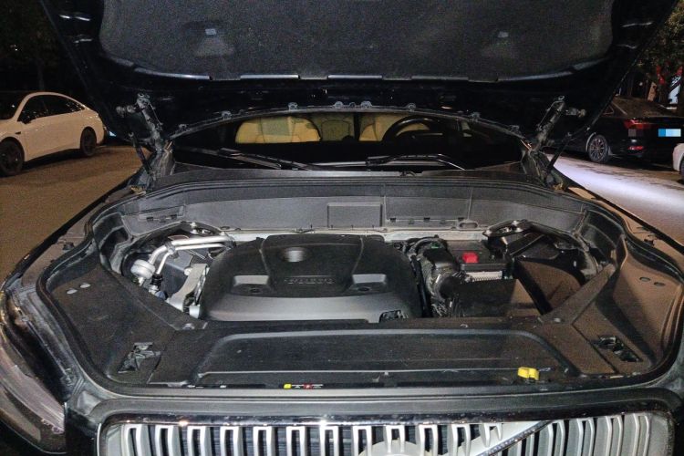 Used Volvo XC90 2017 T6 Prestige 7-Seater Engine Bay