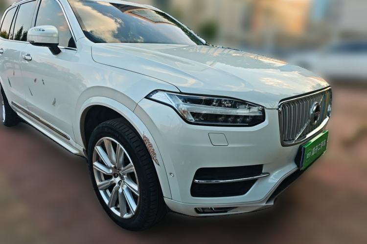 Used Volvo XC90 2017 T6 Prestige 7-Seater Front Right 45 Deg