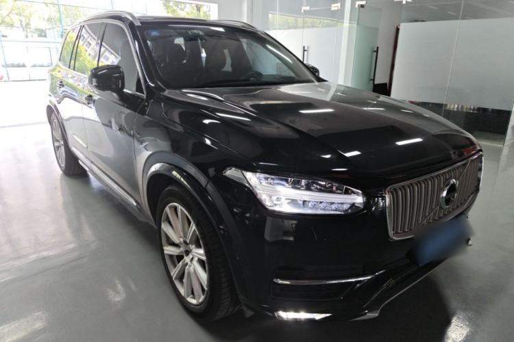 Used Volvo XC90 2017 T6 Prestige 7-Seater Front Right 45 Deg