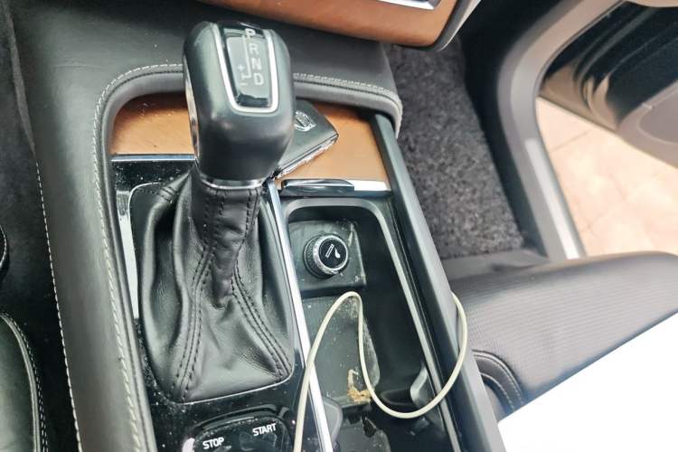 Used Volvo XC90 2017 T6 Prestige 7-Seater Gear Lever