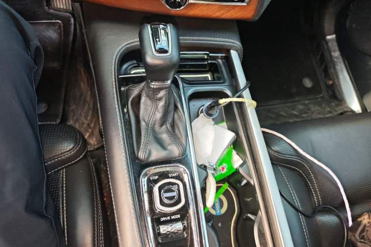 Used Volvo XC90 2017 T6 Prestige 7-Seater Gear Lever