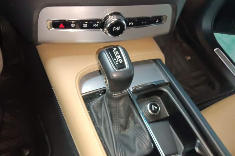 Used Volvo XC90 2017 T6 Zhiyi Edition 7-seater Gear Lever