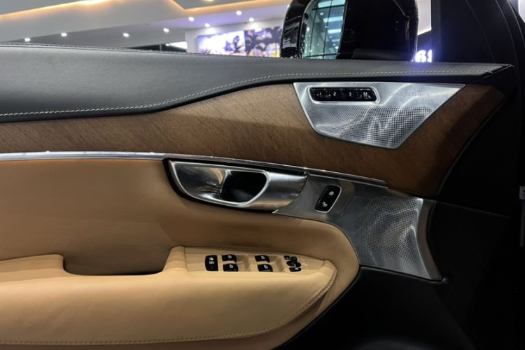 Used Volvo XC90 2017 T6 Prestige 7-Seater Interior 11