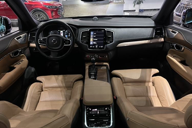 Used Volvo XC90 2017 T6 Prestige 7-Seater Interior 2