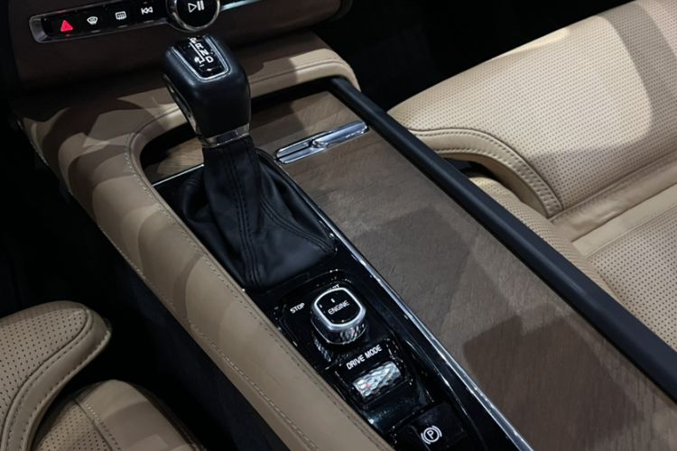 Used Volvo XC90 2017 T6 Prestige 7-Seater Interior 7