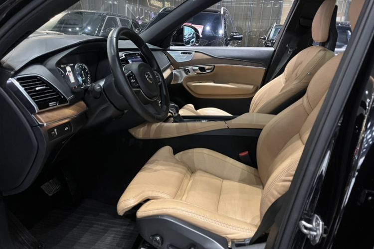 Used Volvo XC90 2017 T6 Prestige 7-Seater Interior 8