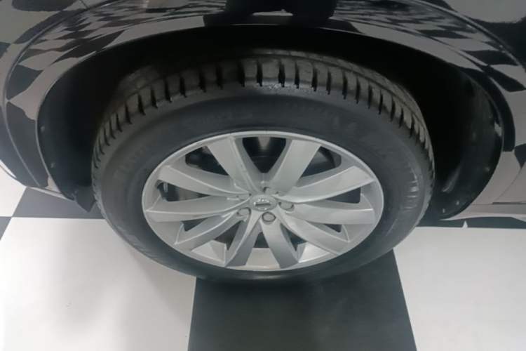 Used Volvo XC90 2017 T6 Zhiyi Edition 5-seater Left Front Wheel Hub