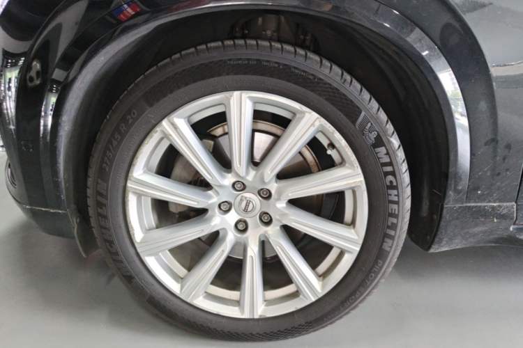 Used Volvo XC90 2017 T6 Prestige 7-Seater Left Front Wheel Hub