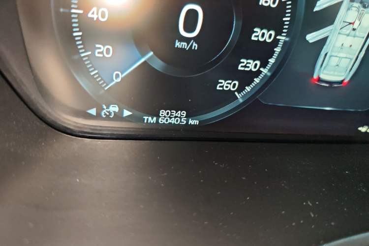 Used Volvo XC90 2017 T6 Prestige 7-Seater Odometer Close Up