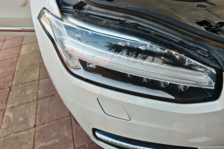 Used Volvo XC90 2017 T6 Prestige 7-Seater Right Front Headlight