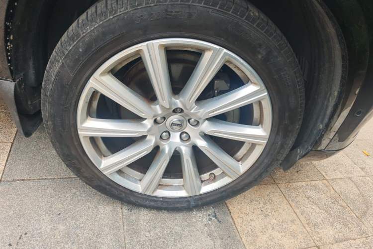 Used Volvo XC90 2017 T6 Prestige 7-Seater Right Front Wheel Hub