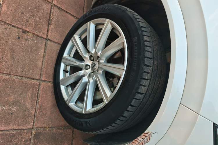 Used Volvo XC90 2017 T6 Prestige 7-Seater Right Front Wheel Hub