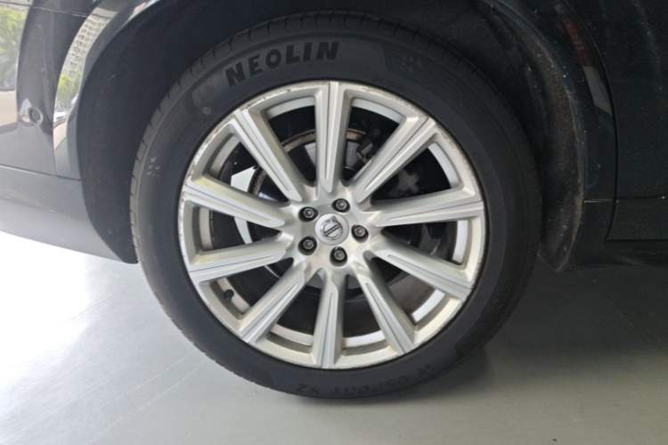 Used Volvo XC90 2017 T6 Prestige 7-Seater Right Rear Wheel Hub