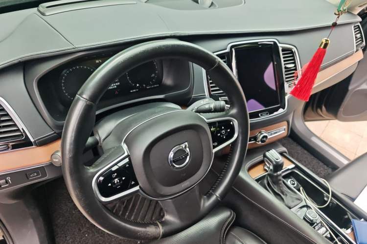 Used Volvo XC90 2017 T6 Prestige 7-Seater Steering Wheel
