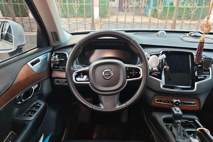 Used Volvo XC90 2017 T6 Prestige 7-Seater Steering Wheel