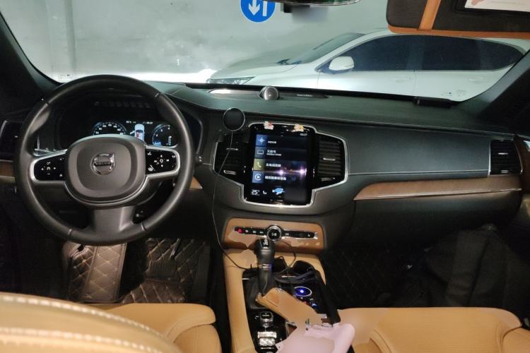 Used Volvo XC90 2017 T6 Prestige 5-Seater Center Console
