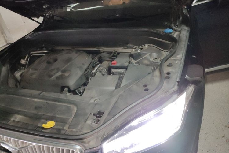 Used Volvo XC90 2017 T6 Prestige 5-Seater Engine Bay Left