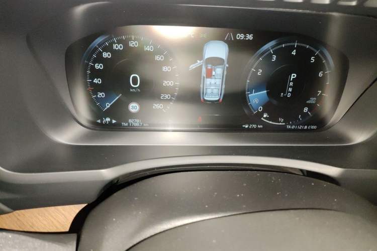 Used Volvo XC90 2017 T6 Prestige 5-Seater Odometer Close Up