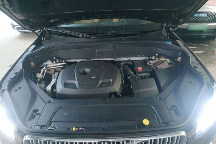 Used Volvo XC90 2017 T6 Prestige 7-Seater Engine Bay