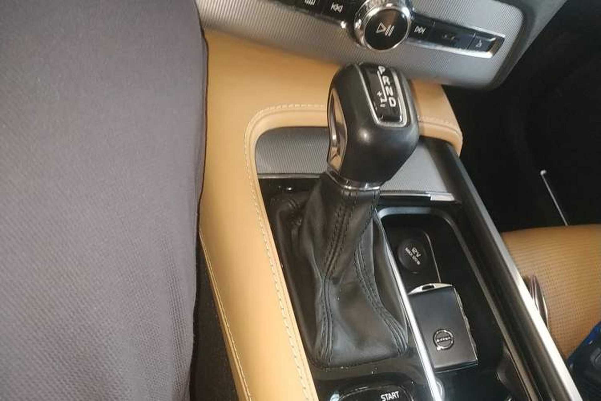 Used Volvo XC90 2017 T6 Prestige 7-Seater Gear Lever