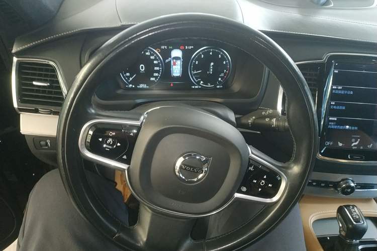 Used Volvo XC90 2017 T6 Prestige 7-Seater Steering Wheel
