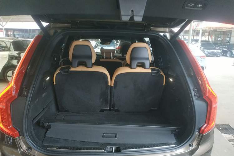 Used Volvo XC90 2017 T6 Prestige 7-Seater Trunk