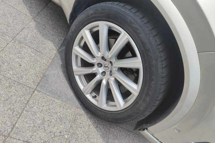Used Volvo XC90 2017 T6 Zhiyi Edition 7-seater Right Front Wheel Hub