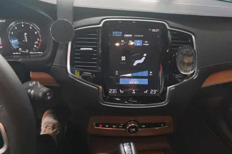 Used Volvo XC90 2018 T6 Zhiya Edition 7-seater Audio And AC Panel