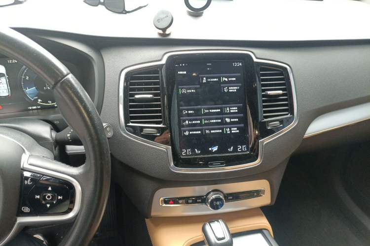 Used Volvo XC90 2018 T6 Zhiyi Edition 7-Seater Audio And AC Panel