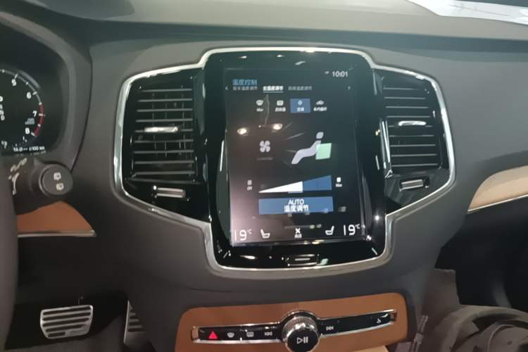Used Volvo XC90 2018 T6 Zhiya Edition 7-seater Audio And AC Panel