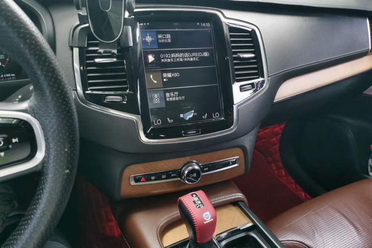 Used Volvo XC90 2018 T6 Prestige 7-Seater Audio And AC Panel