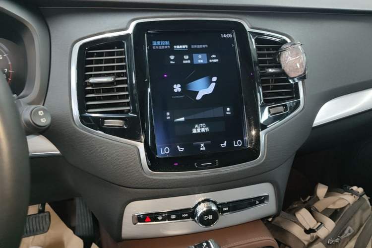 Used Volvo XC90 2018 T6 Zhiyi Edition 5-seater Audio And AC Panel