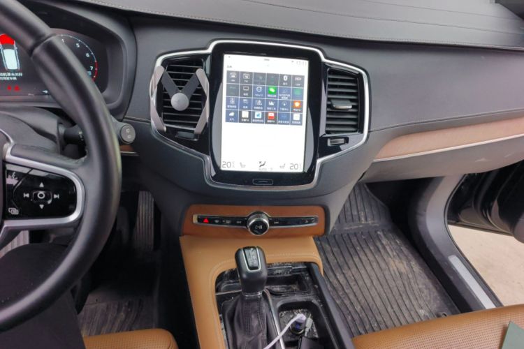 Used Volvo XC90 2018 T6 Prestige 7-Seater Audio And AC Panel