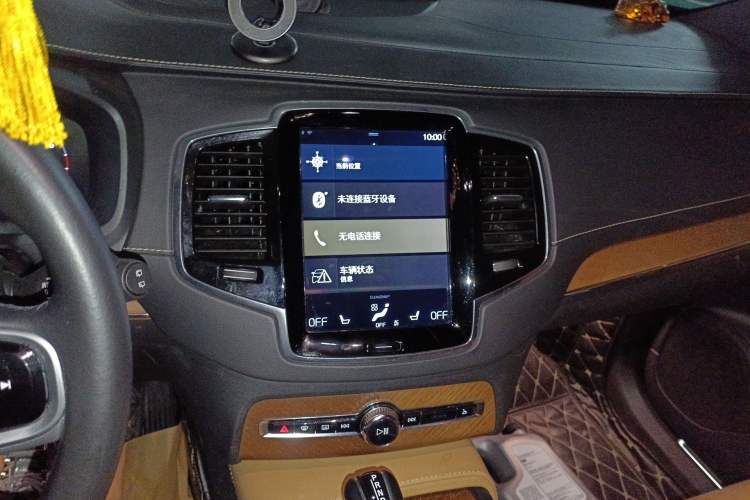 Used Volvo XC90 2018 T6 Prestige 7-Seater Audio And AC Panel