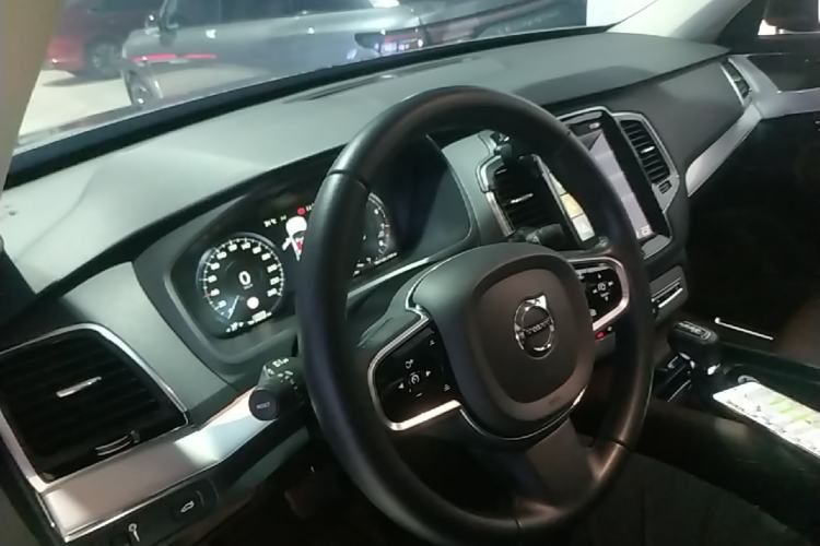 Used Volvo XC90 2018 T6 Zhiyi Edition 7-Seater Center Console