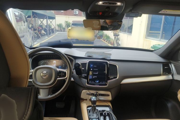 Used Volvo XC90 2018 T6 Zhiyi Edition 7-Seater Center Console
