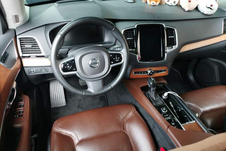 Used Volvo XC90 2018 T6 Zhiya Edition 7-seater Center Console