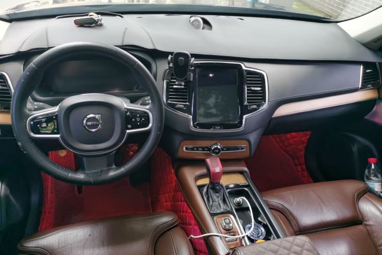 Used Volvo XC90 2018 T6 Prestige 7-Seater Center Console