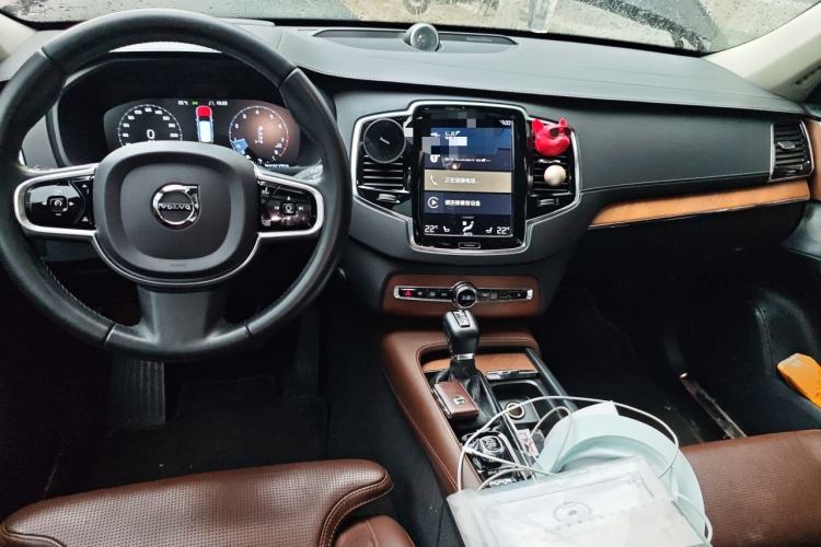 Used Volvo XC90 2018 T6 Prestige 7-Seater Center Console