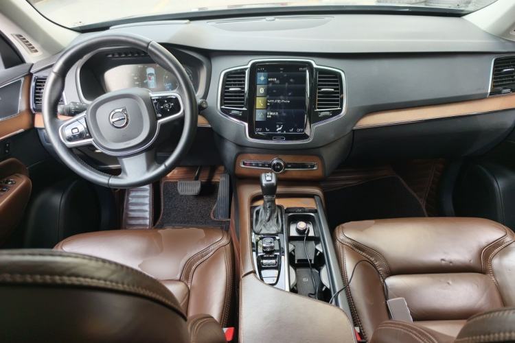 Used Volvo XC90  Center Console