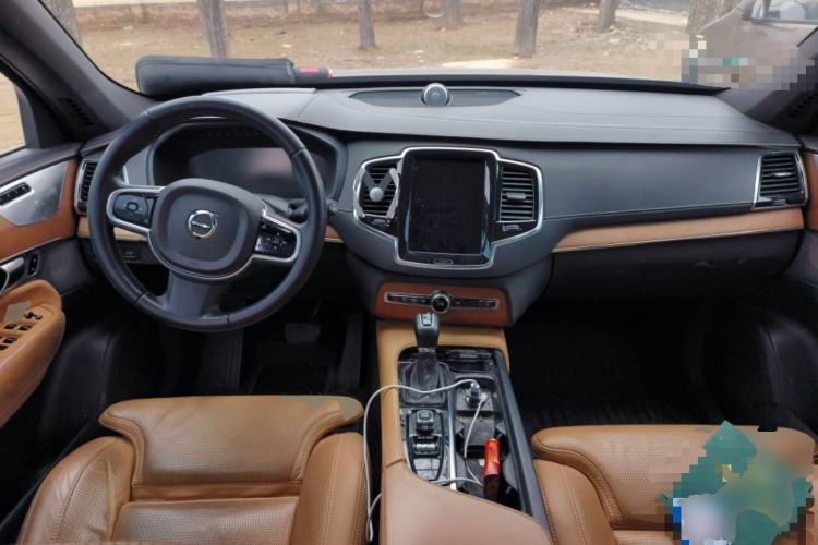 Used Volvo XC90 2018 T6 Prestige 7-Seater Center Console