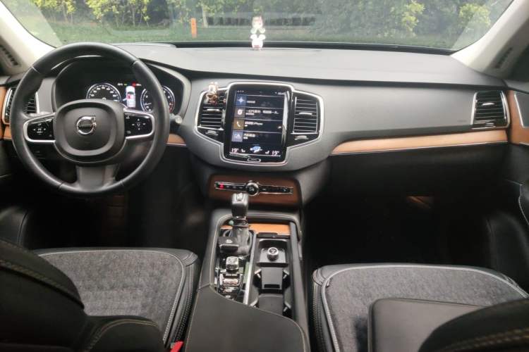 Used Volvo XC90 2018 T6 Zhiya Edition 7-seater Center Console