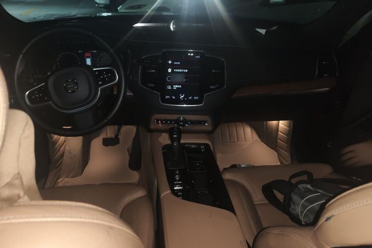 Used Volvo XC90 2018 T6 Prestige 7-Seater Center Console