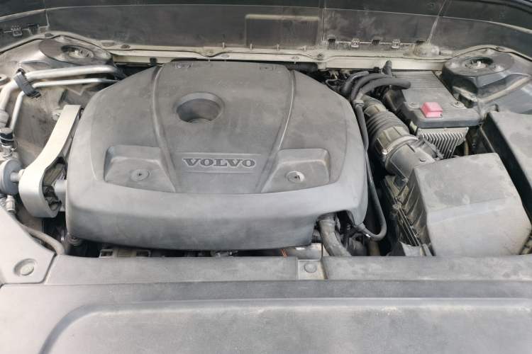 Used Volvo XC90 2018 T6 Prestige 7-Seater Engine Bay
