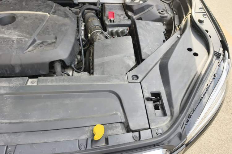 Used Volvo XC90  Engine Bay Left