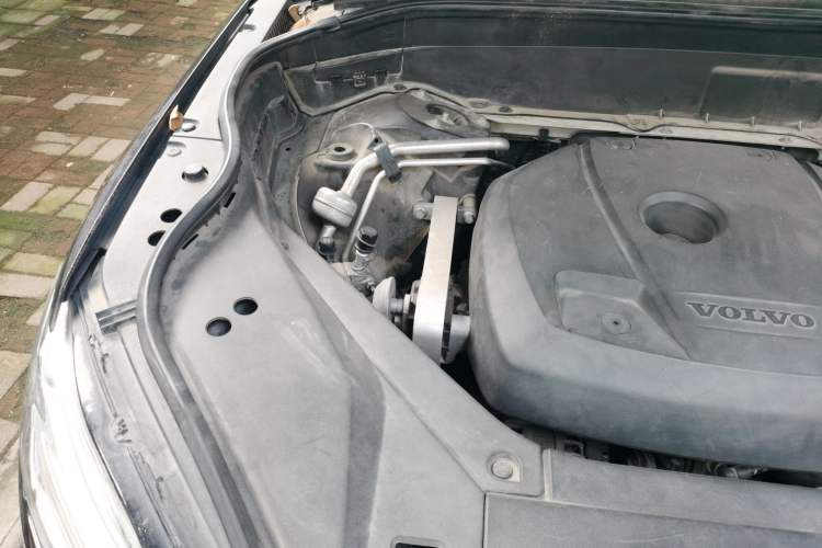Used Volvo XC90 2018 T6 Prestige 7-Seater Engine Bay Right