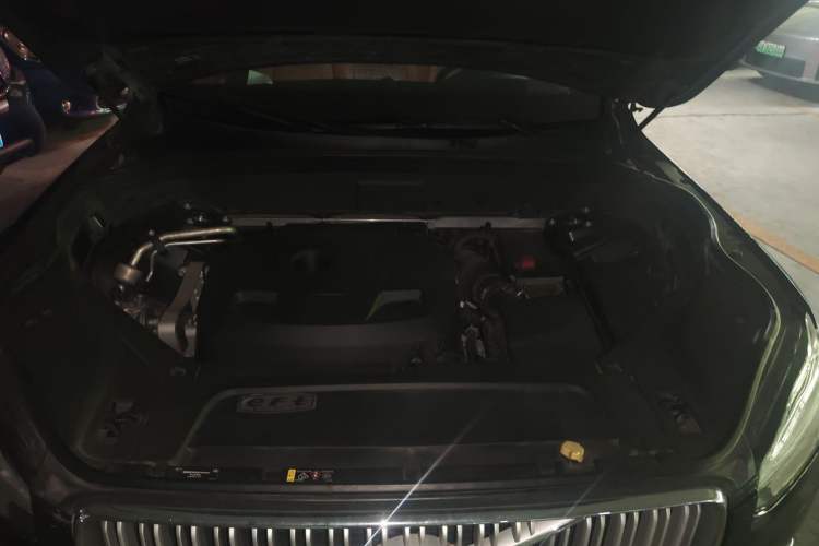 Used Volvo XC90 2018 T6 Prestige 7-Seater Engine Bay