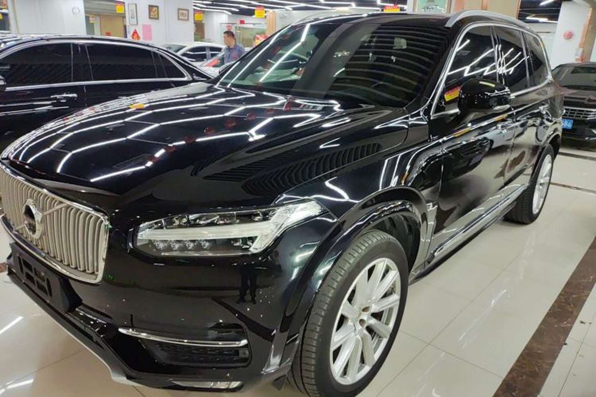 Used Volvo XC90 2018 T6 Zhiyi Edition 7-Seater Front Left 45 Deg