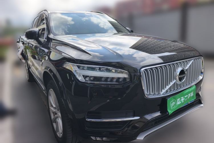 Used Volvo XC90  Front Right 45 Deg